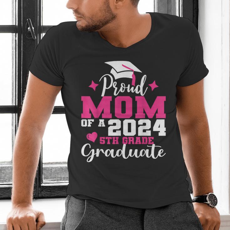 Proud Mom Of 2024 5th Grade Graduate Mother Graduation Men's V-Neck T-Shirt