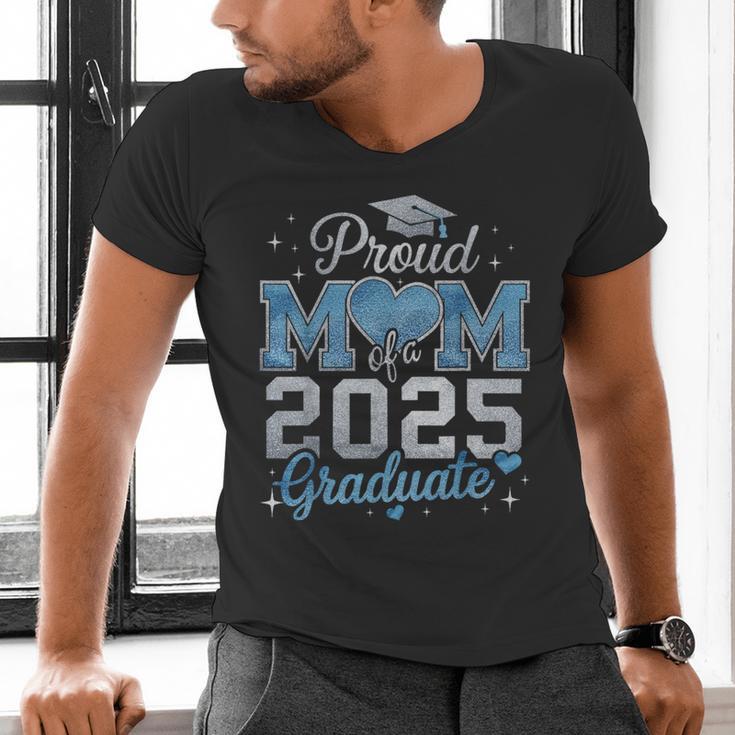 Proud Mom Of a 2025 Graduate For Class Of 2025 Graduation Men's V-Neck T-Shirt