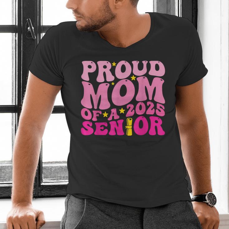 Proud Mom Of a 2025 Graduate Class Senior Graduation Mother Men's V-Neck T-Shirt