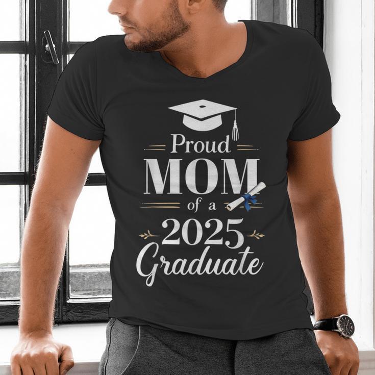 Proud Mom Of a 2025 Graduate Graduation Senior Moms Men's V-Neck T-Shirt