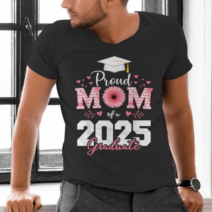 Proud Mom Of a 2025 Graduate Senior Mom Family Graduation Men's V-Neck T-Shirt