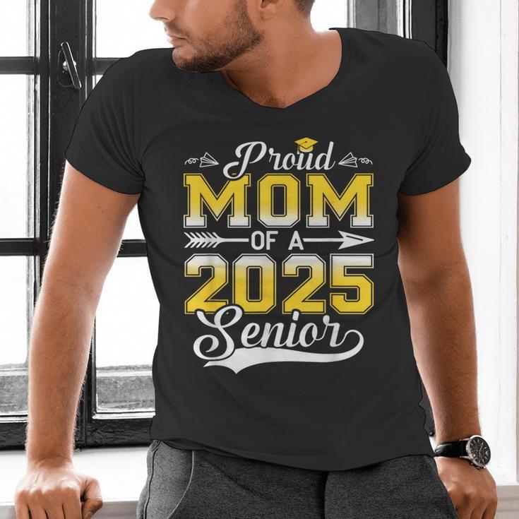 Proud Mom Of a 2025 Senior Graduate Graduation Men's V-Neck T-Shirt