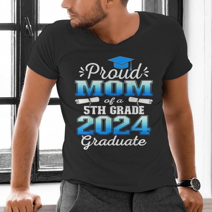 Proud Mom Of 5th Grade Graduate 2024 Elementary Graduation Men's V-Neck T-Shirt