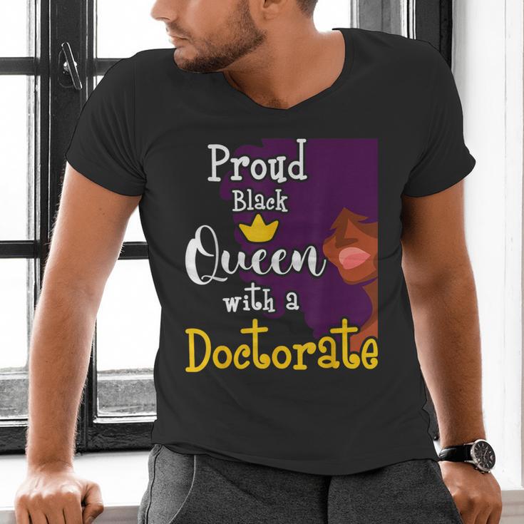 Proud Queen PhD Graduate PhD Graduation Doctorate Men's V-Neck T-Shirt