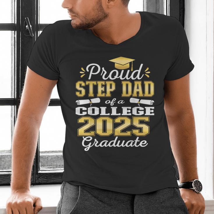 Proud Step Dad Of 2025 College Graduate Family 25 Graduation Men's V-Neck T-Shirt