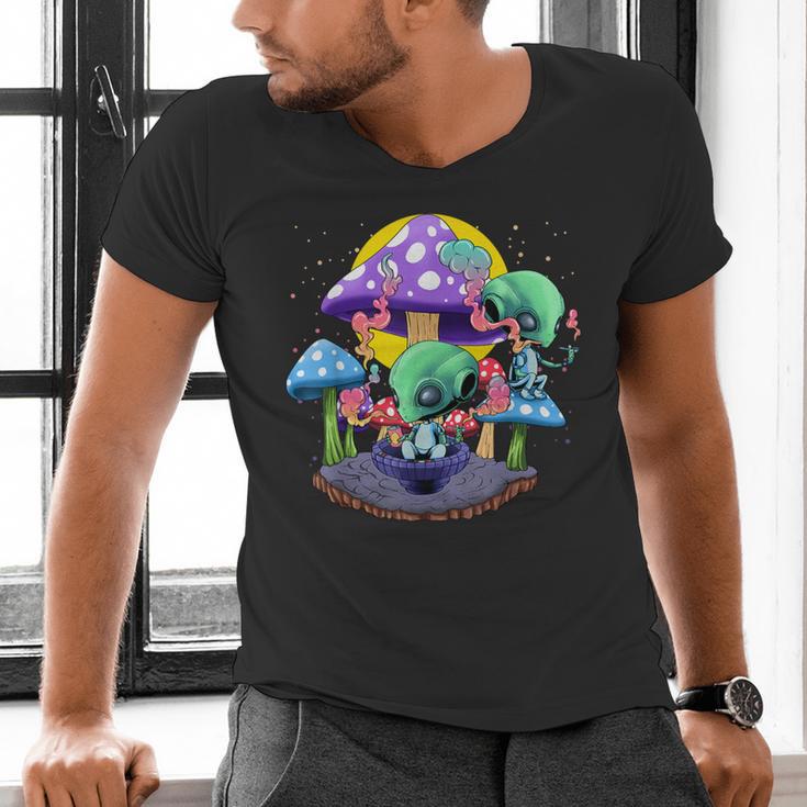 Psychedelic Alien Mushroom Nostalgia Groovy Vibe Hippie Men's V-Neck T-Shirt