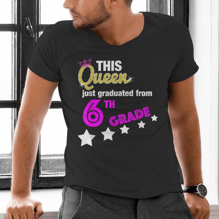 Queen 6th Grade Graduation For Girls Men's V-Neck T-Shirt
