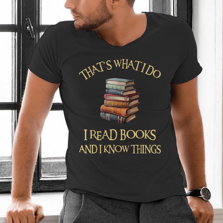 I Read Books And I Know Things l Book Reading Men's V-Neck T-Shirt