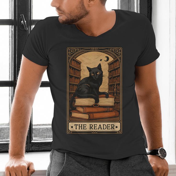 The Reader Cat Book Reading Halloween Tarot Card Men's V-Neck T-Shirt
