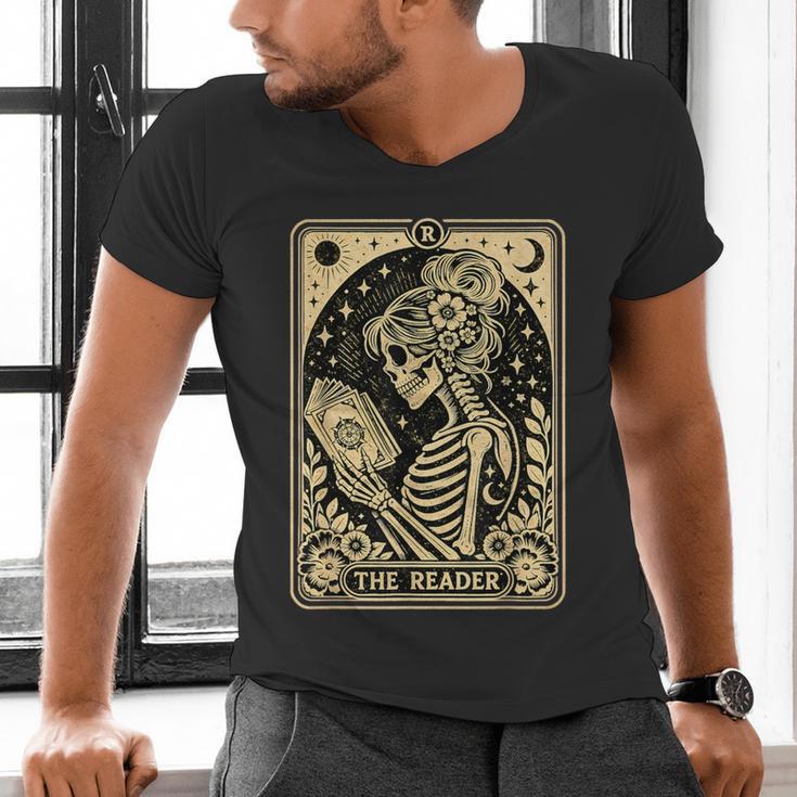 The Reader Tarot Card Book Lover Skeleton Reading Book Men's V-Neck T-Shirt