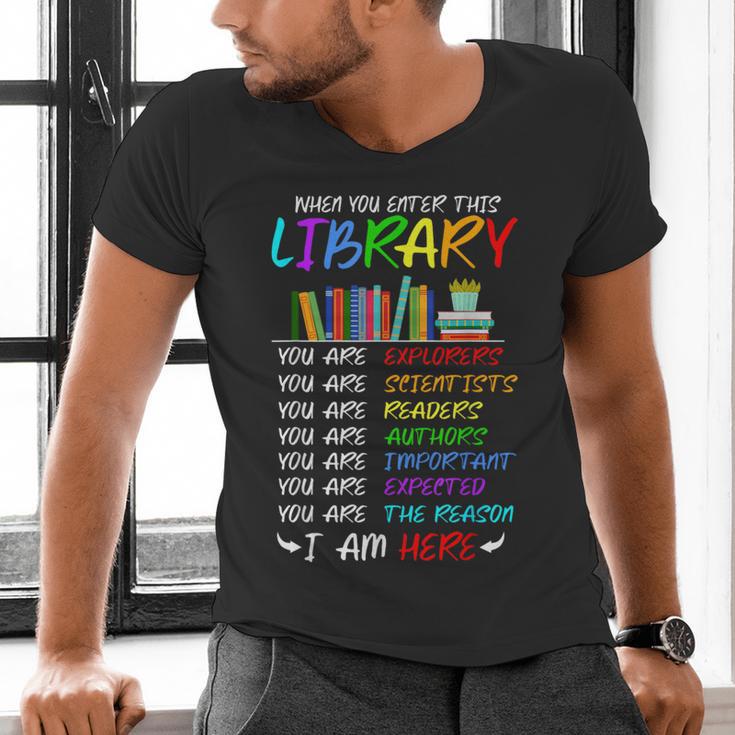 Retro Librarian Book Reader Library Book Reading Men's V-Neck T-Shirt