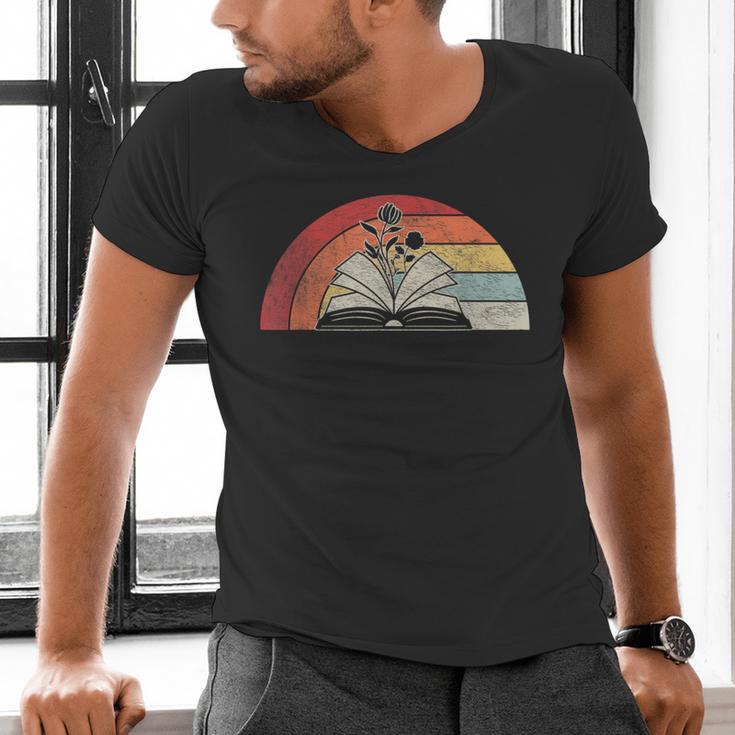 Retro Vintage Wildflowers Book Shirt Book Lover Men's V-Neck T-Shirt