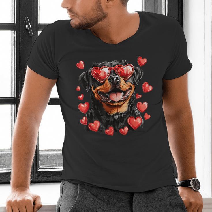 Rottweiler Heart Glasses Cute Rottie Dog Lover Mom Dad Kids Men's V-Neck T-Shirt