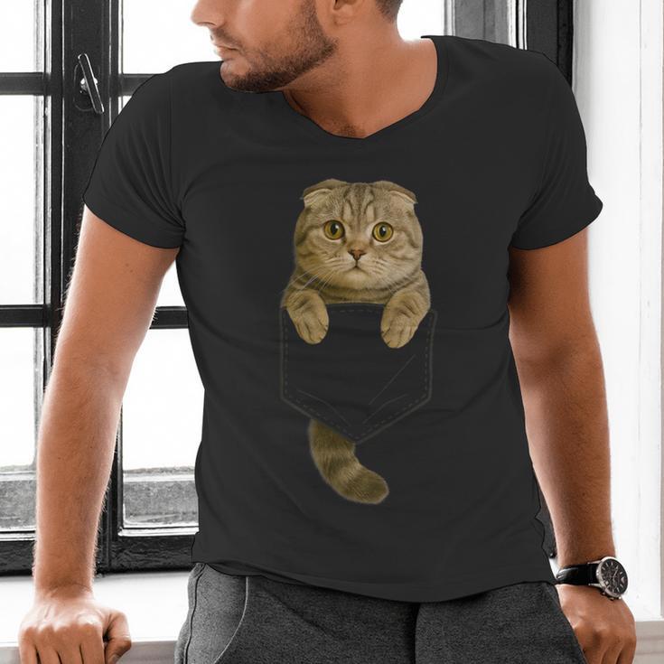 Scottish Fold Cat Pocket Cat Mom Cat Dad Cat Lover Men's V-Neck T-Shirt Scottish Fold Cat Pocket Cat Mom Cat Dad Cat Lover Men's V-Neck T-Shirt