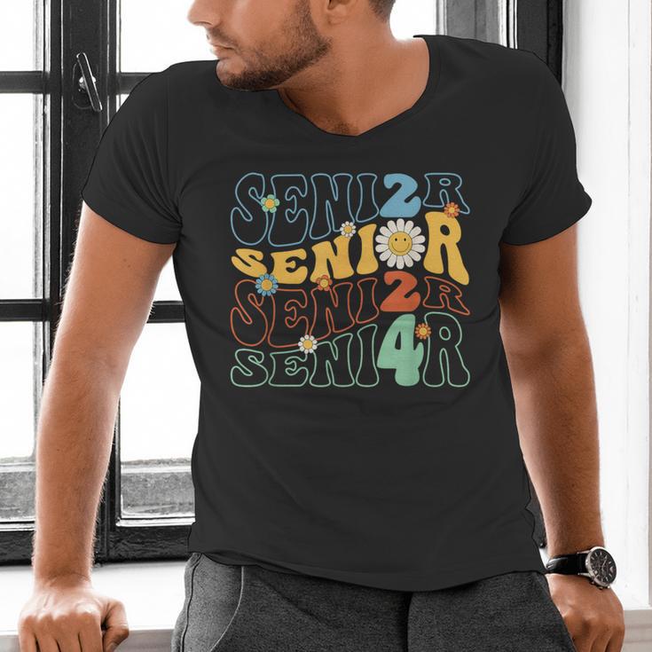 Senior 2024 Groovy Retro Class Of 2024 Graduation Senior 24 Men's V-Neck T-Shirt