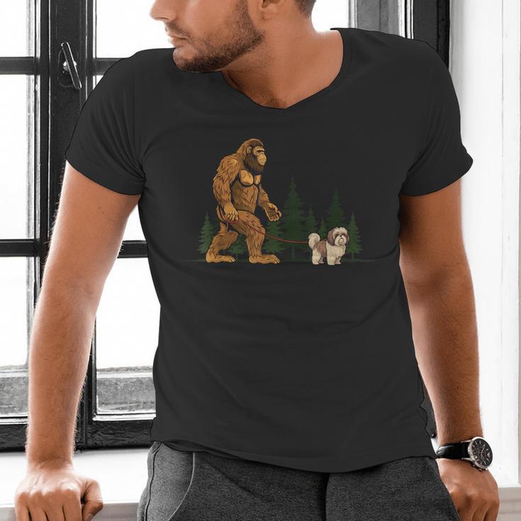 Shih Tzu Bigfoot Dog Walking Mom Dad Kids Men's V-Neck T-Shirt