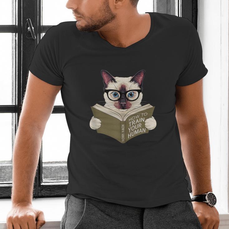 Siamese Cat Reading Book How To Train Your Human Humorous Men's V-Neck T-Shirt