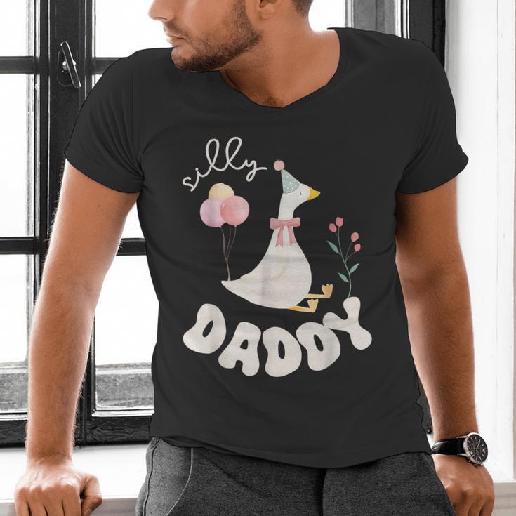 Silly Daddy Silly Goose Dad Birthday Family Matching Party Men's V-Neck T-Shirt