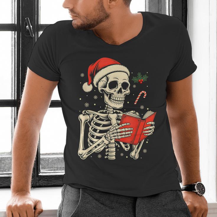 Skeleton Reading Book Christmas Teacher Librarian Book Lover Men's V-Neck T-Shirt