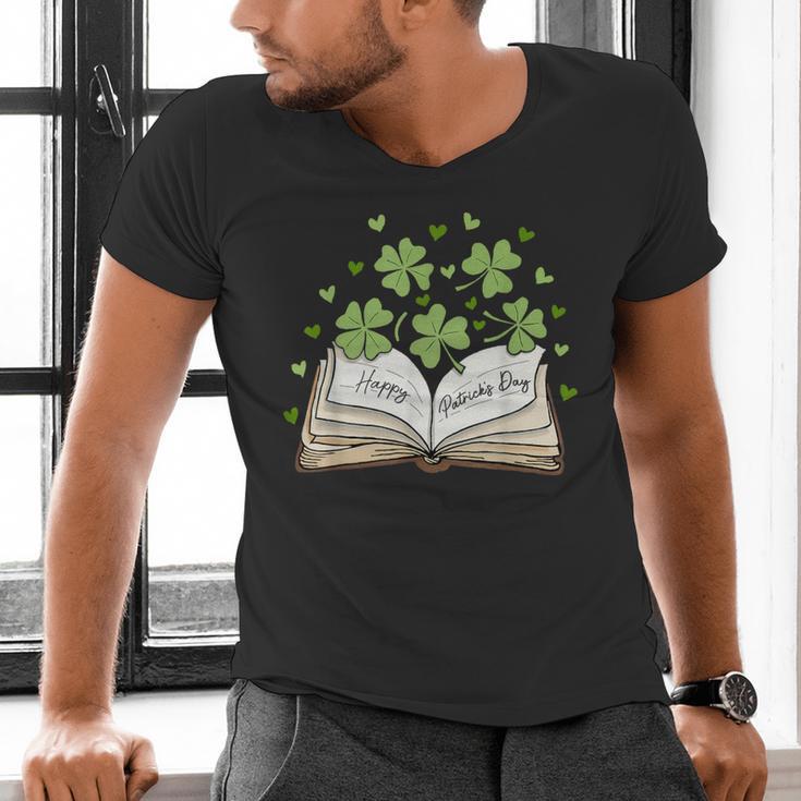 St Patricks Day Book Lover Librarian Reading Saint Pattys Men's V-Neck T-Shirt