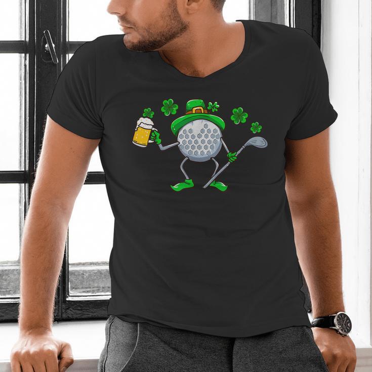 St Patricks Day Golf Golfing Irish Golfer Beer Humor Men Dad Men's V-Neck T-Shirt
