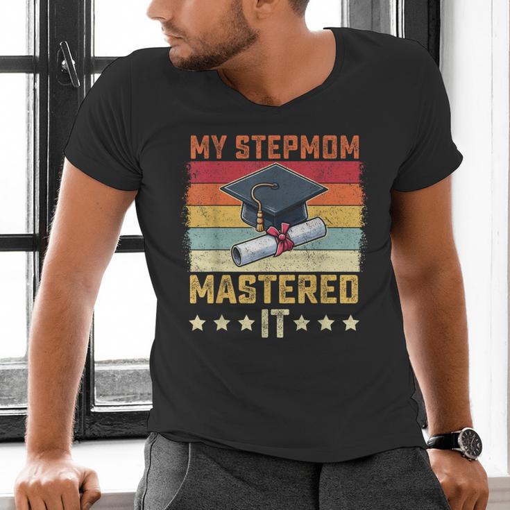 My Stepmom Mastered It Master's Degree Graduation Vintage Men's V-Neck T-Shirt