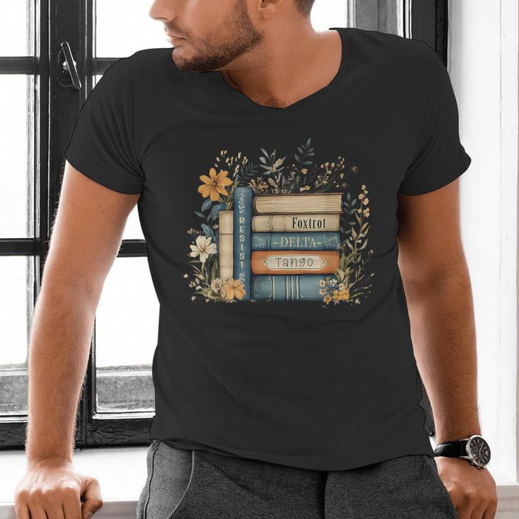 Subtle Book Anti Trump Women Book Loves Retro Men's V-Neck T-Shirt