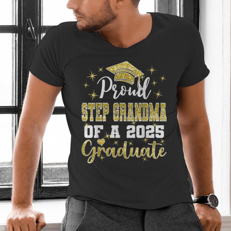 Super Proud Step Grandma Of 2025 Graduate Graduation Family Men's V-Neck T-Shirt