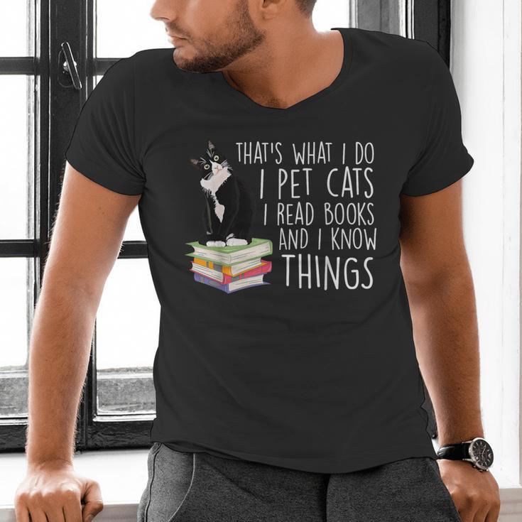 That's What I Do I Pet Cat I Read Books Tuxedo Cat Bookworm Men's V-Neck T-Shirt