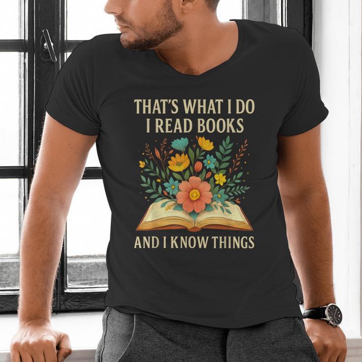 Thats What I Do I Read Books And I Know Things Reading Men's V-Neck T-Shirt