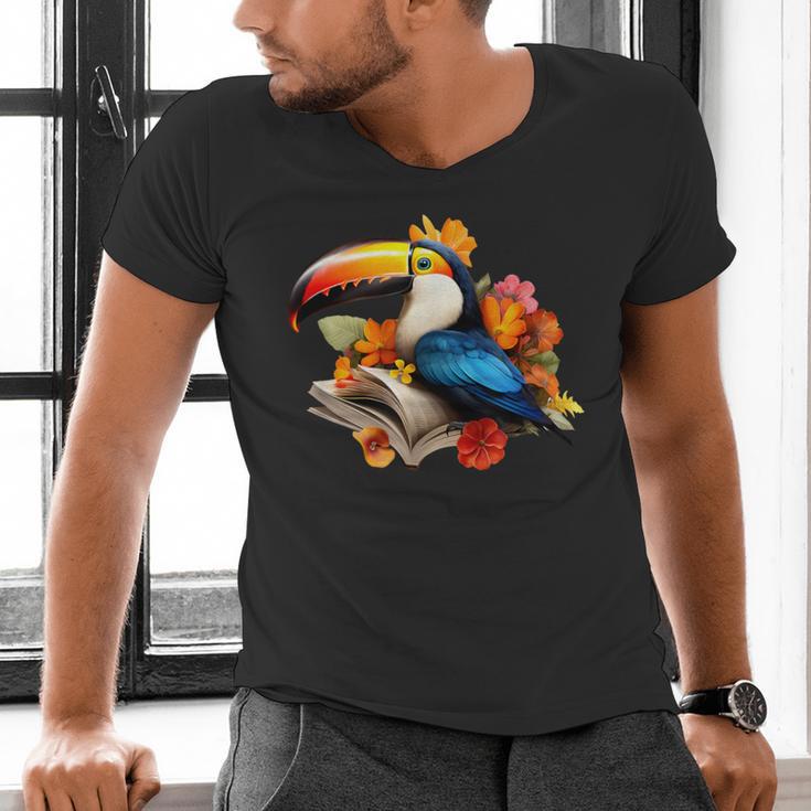 Toucan Reading Book Men's V-Neck T-Shirt