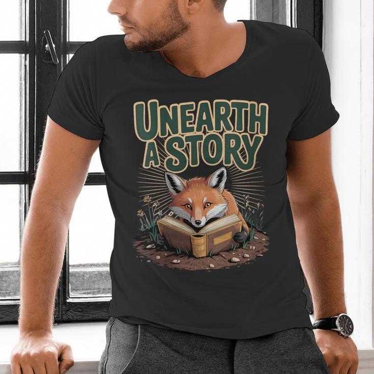 Unearth A Story Fox Reads a Book Men's V-Neck T-Shirt