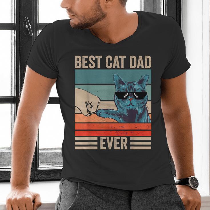 Vintage Best Cat Dad Ever Bump Fist Father's Day Cat Daddy Men's V-Neck T-Shirt Vintage Best Cat Dad Ever Bump Fist Father's Day Cat Daddy Men's V-Neck T-Shirt