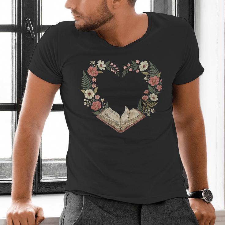 Vintage Book Lover Valentine Heart Men's V-Neck T-Shirt Vintage Book Lover Valentine Heart Men's V-Neck T-Shirt