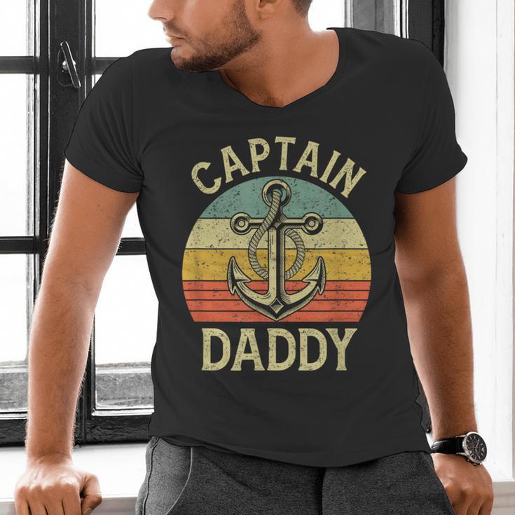 Vintage Captain Daddy Boat Pontoon Dad Fishing Sailor Anchor Men's V-Neck T-Shirt