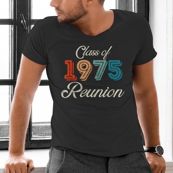 Vintage Class Of 1975 Reunion 50th Graduation Classmate Cool Men's V-Neck T-Shirt