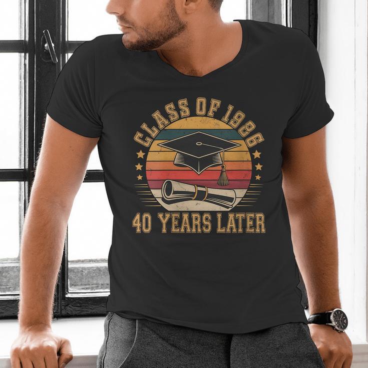 Vintage Class Of 1986 40 Years Later Reunion 40th Graduation Men's V-Neck T-Shirt