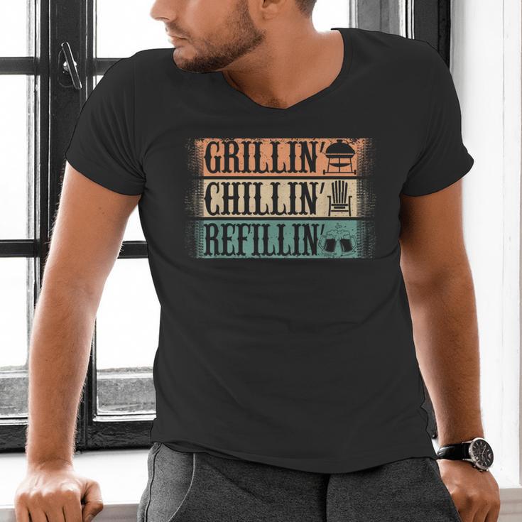 Vintage Grill Dad Grilling Chilling Refilling Men's V-Neck T-Shirt