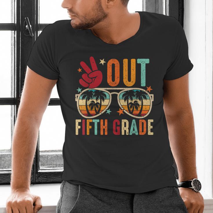 Vintage Peace Out 5th Grade Graduation Last Day Of School Men's V-Neck T-Shirt