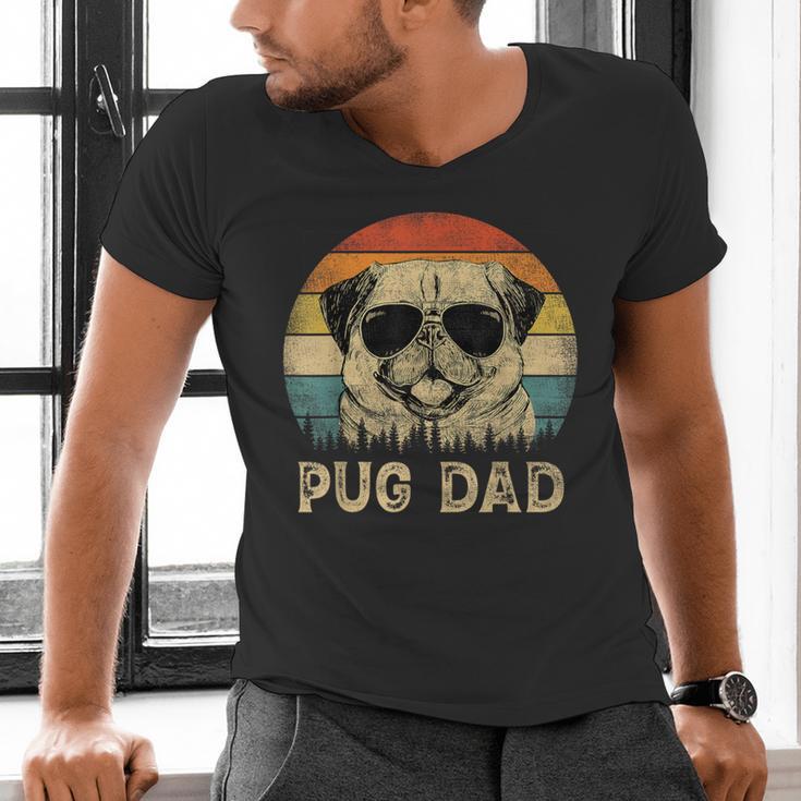 Vintage Pug Dad Dog Lovers Father's Day Tee Men's V-Neck T-Shirt