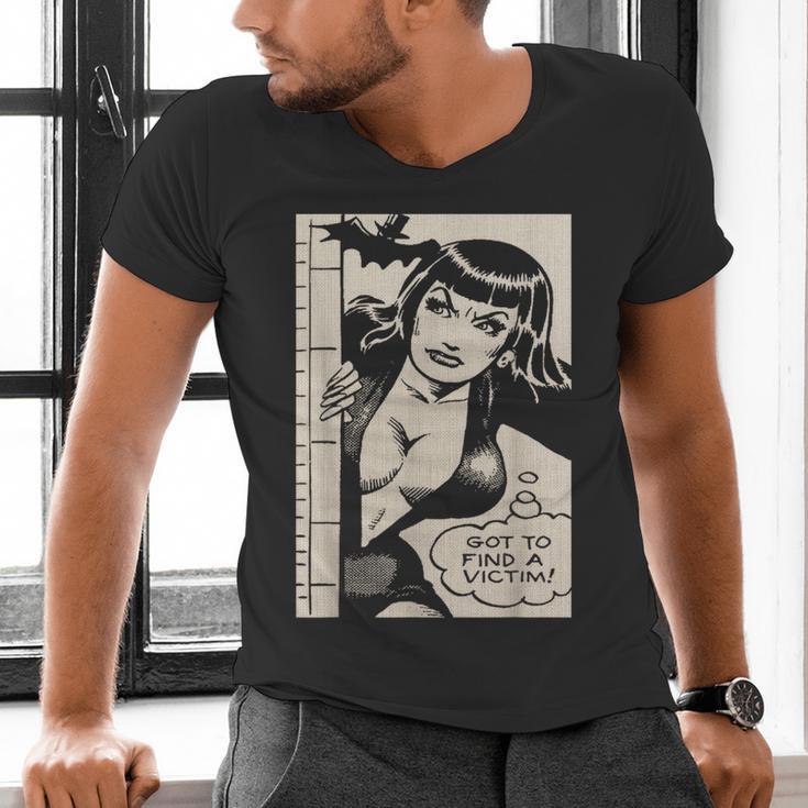 Vintage Vampire Bat Vampire Pin Up Girl Horror Comic Book Men's V-Neck T-Shirt