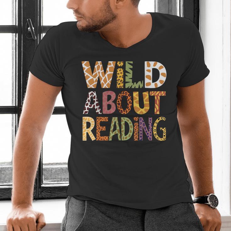 Wild About Reading Book Animal Children's Book Lover Teacher Men's V-Neck T-Shirt Wild About Reading Book Animal Children's Book Lover Teacher Men's V-Neck T-Shirt