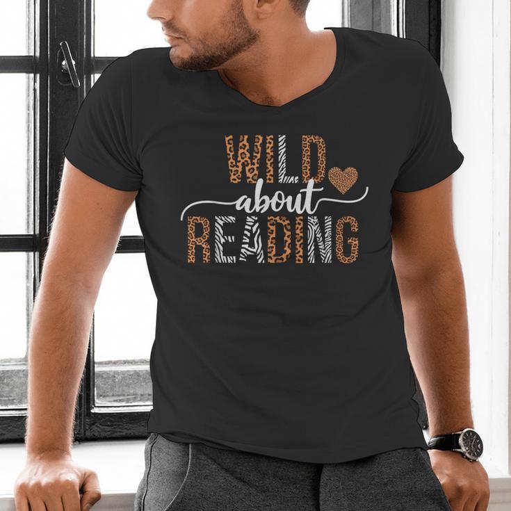 Wild About Reading Books Reader Lover Librarian Bookworm Men's V-Neck T-Shirt