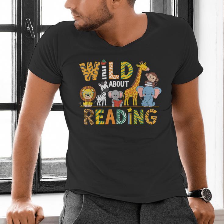 Wild About Reading Kid Love Wild Animal Books Back To School Men's V-Neck T-Shirt