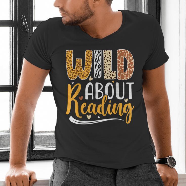 Wild About Reading Lover Bookworm Library Teacher Zoo Animal Men's V-Neck T-Shirt Wild About Reading Lover Bookworm Library Teacher Zoo Animal Men's V-Neck T-Shirt