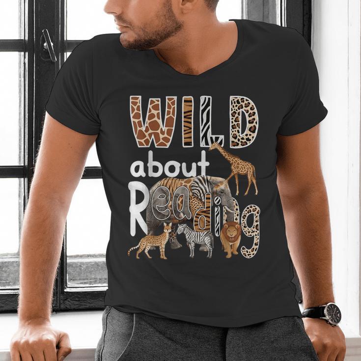 Zoo Animals Wild About Reading Books Reader Lover Librarian Men's V-Neck T-Shirt