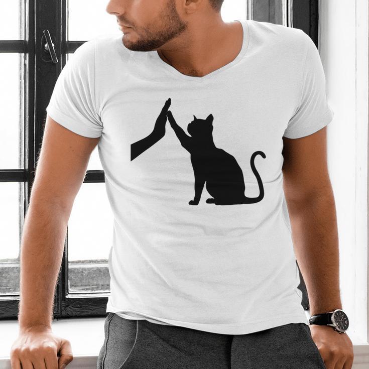Cat Lover Cat Mom Cat Dad Men Women & Kids Cute Cat Men's V-Neck T-Shirt
