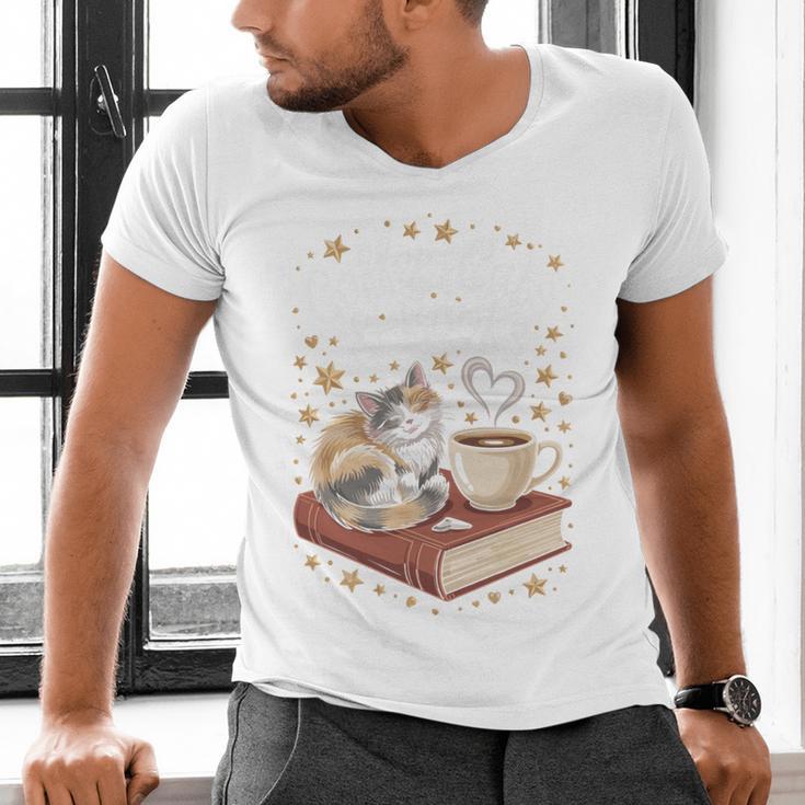 Coffee Cats & Books Cute Cat Book Lover Reading Men's V-Neck T-Shirt
