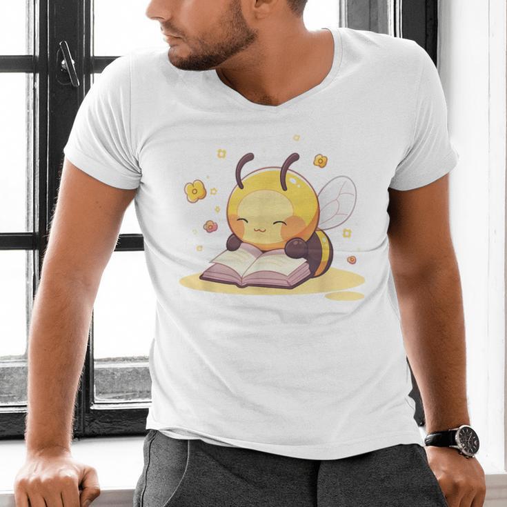 Cute Bee Reading Book Teacher Student Reader Graphic For Men Women Kids Men's V-Neck T-Shirt