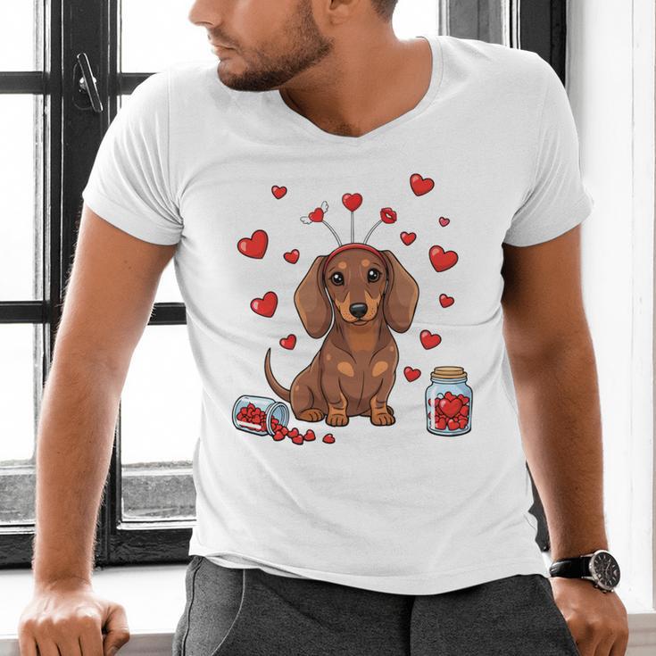Cute Dachshund Valentine's Day Heart Love Dog Mom Dog Dad Men's V-Neck T-Shirt